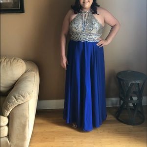 Stunning prom/ pageant dress